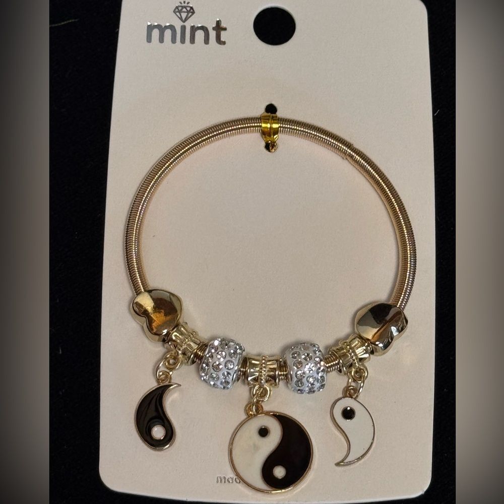 Mint Yin Yang Stretch Charm Bracelet with Black and White Accents - Picture 1 of 2